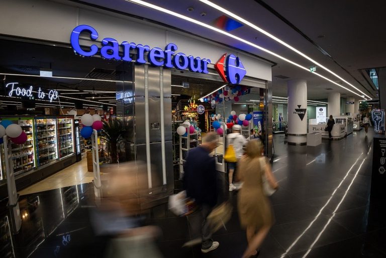 Carrefour Thrives in UAE Amid Global Retail Challenges