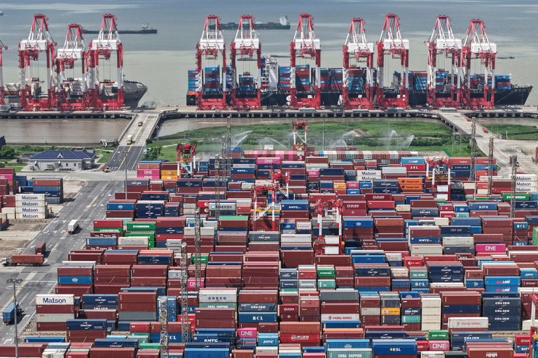 China Exports to US Drop 27% Amid Global Trade Growth