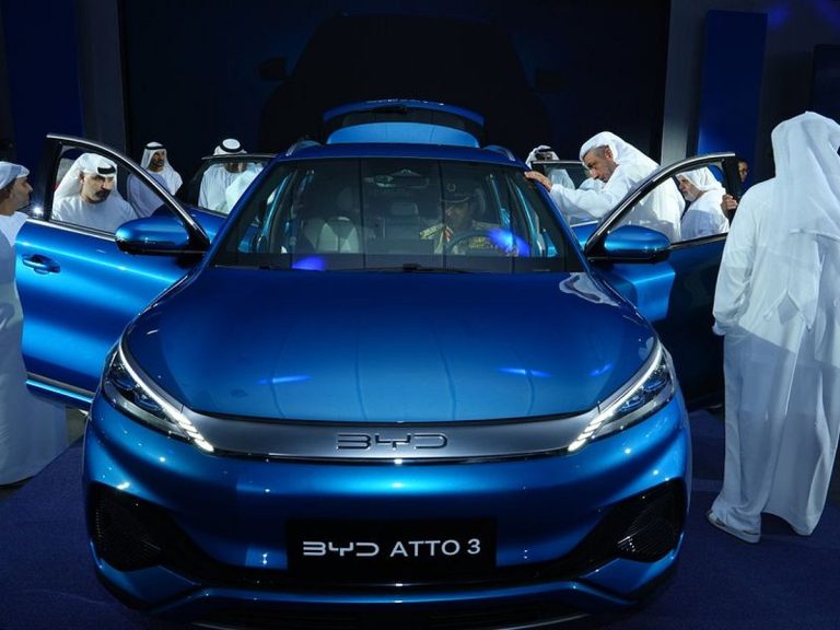 China Sets New EV Rules for Plug-In Hybrids by 2026