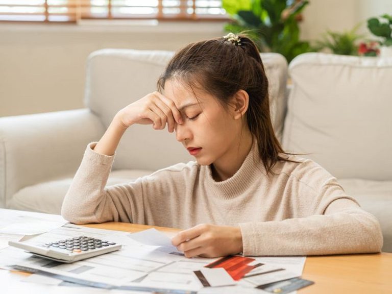 Consequences of Missing Credit Card Payments in the UAE
