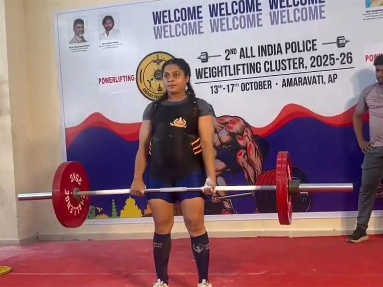 Delhi Cop Sonika Yadav Lifts Weights While Pregnant