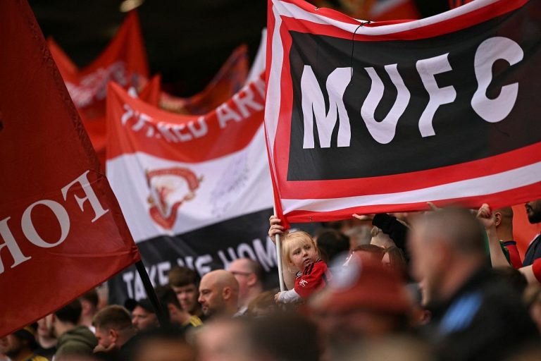 Devoted Manchester United Fan Marin Lavidzhov Dies at 62