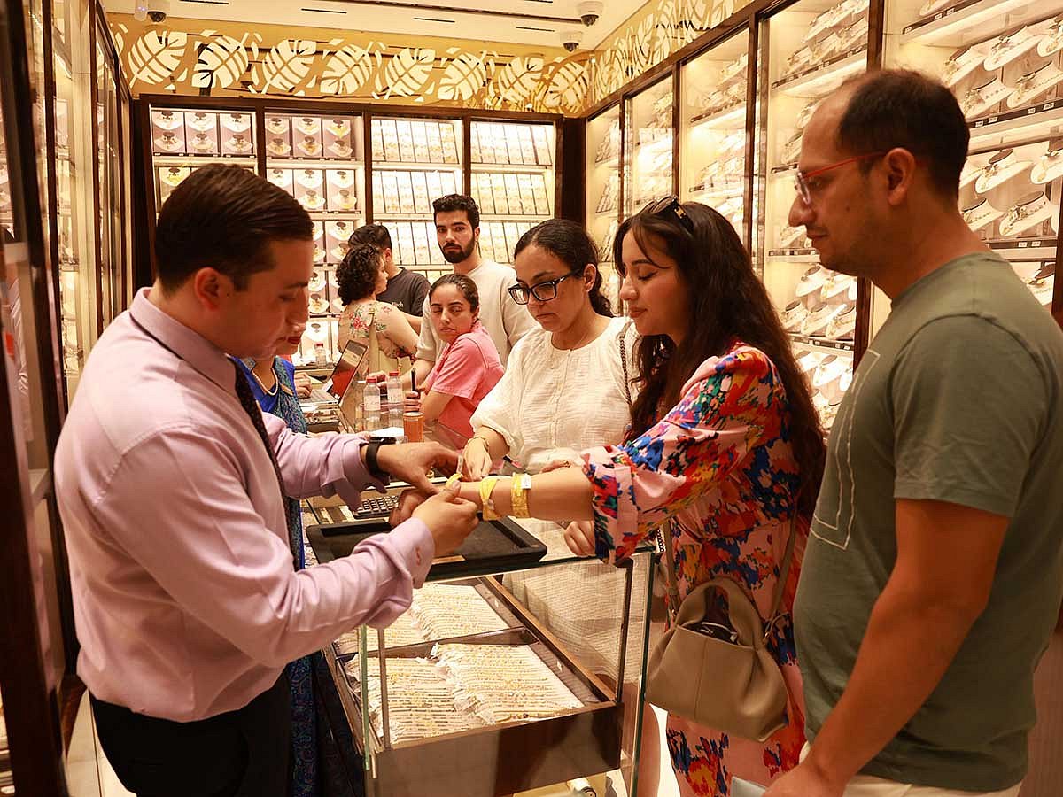 Dubai Shoppers Adapt Jewelry Trends Amid High Gold Prices