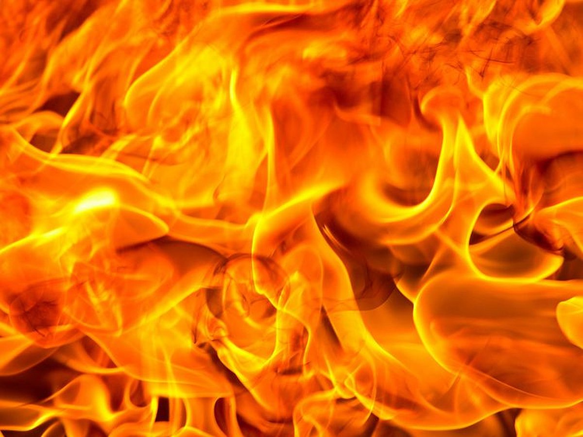 Fire Erupts in Abu Dhabi's Musaffah Industrial Area