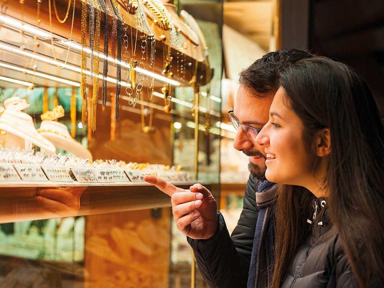 Gold Buying Decisions for Diwali Amid Record Prices