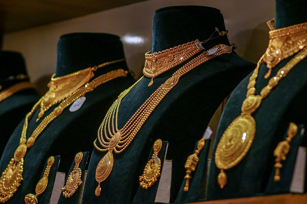 Gold Prices in UAE Surpass Dh500 Amid Global Tensions