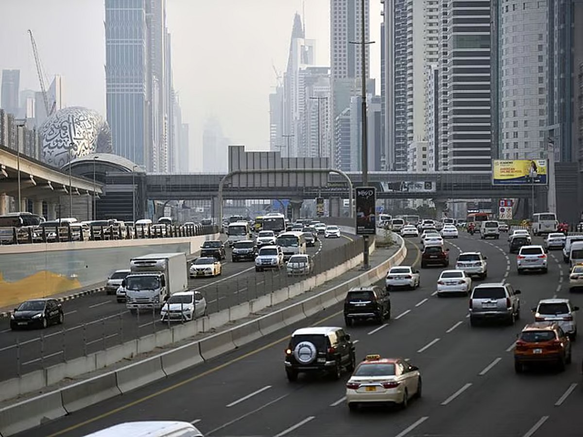 Heavy Traffic Delays Impact UAE Morning Commute