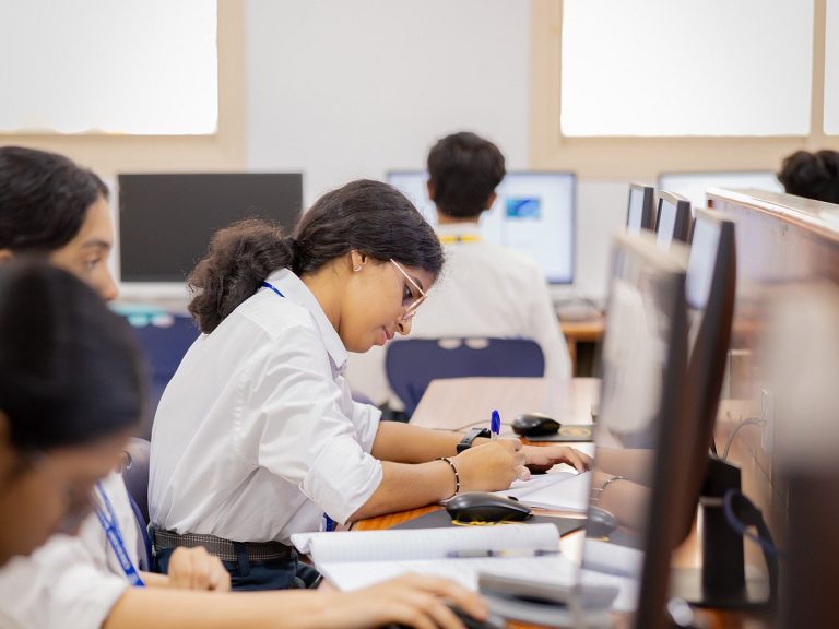 KHDA Launches AI Service for Dubai School Selection