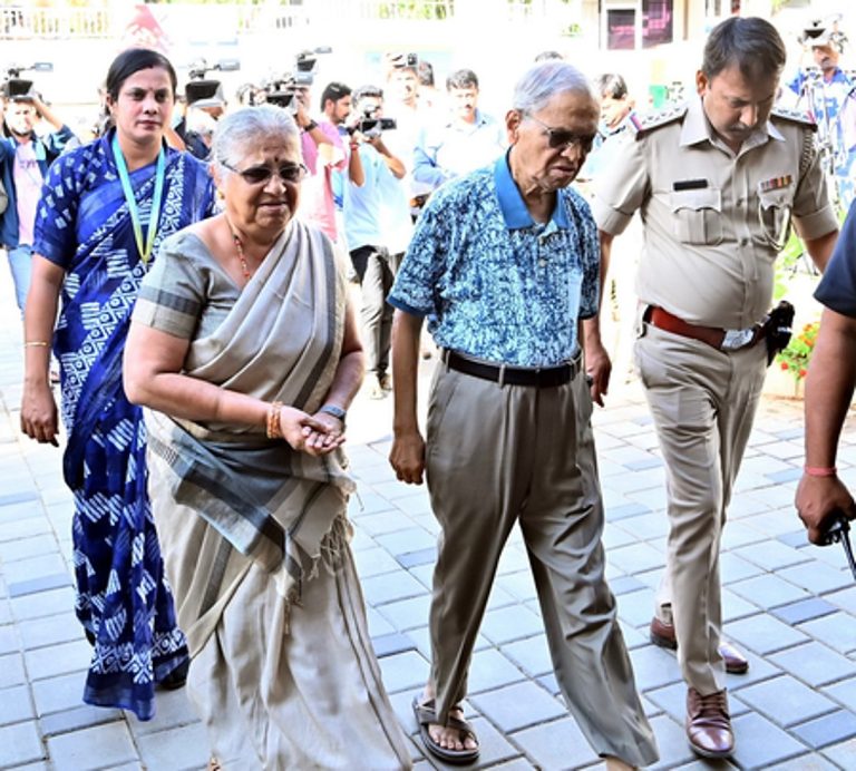 Karnataka CM Criticizes Murthys for Caste Survey Refusal