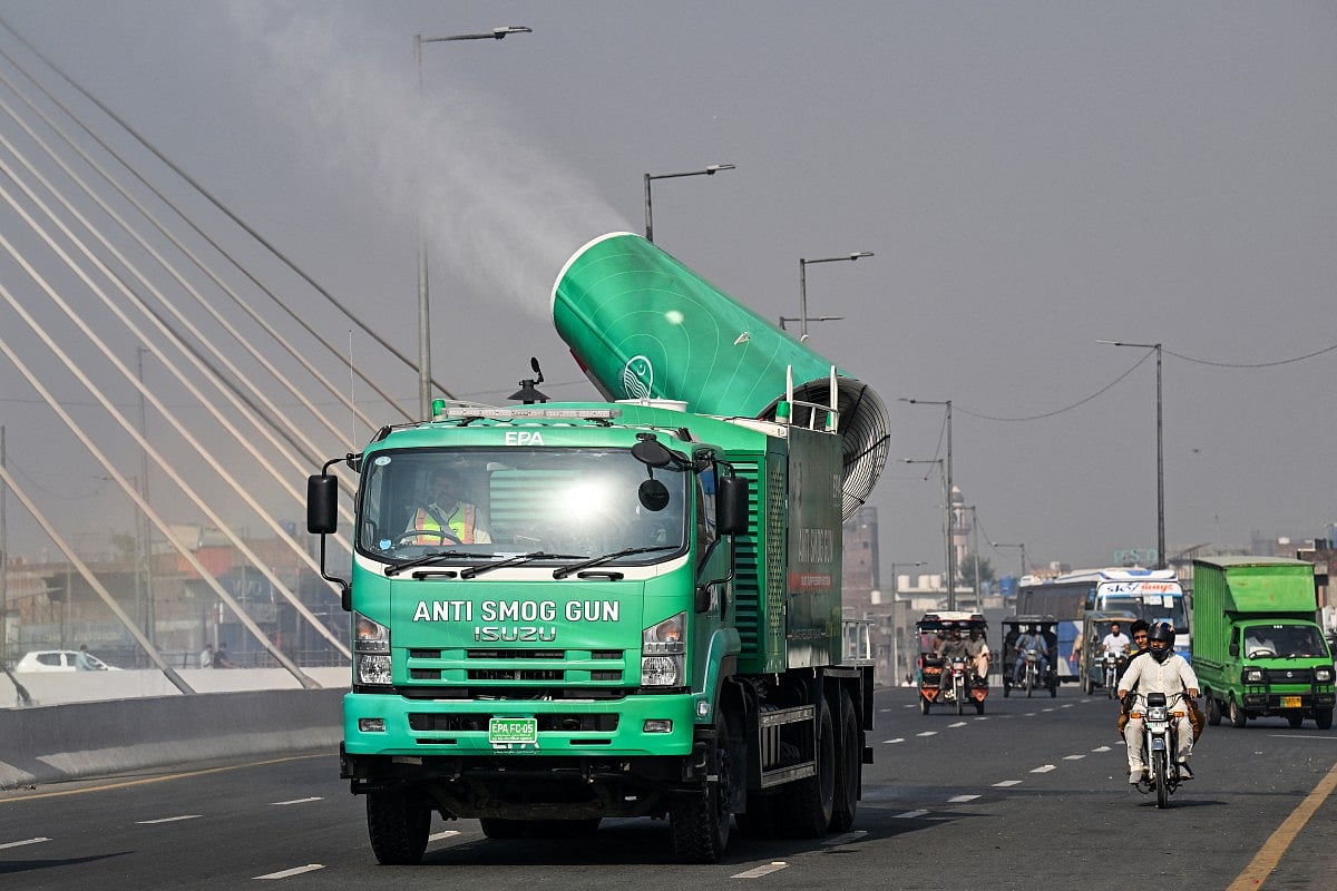 Lahore Launches Anti-Smog Guns to Fight Air Pollution