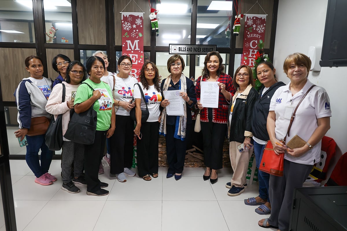 Lawmakers push to make PhilHealth contributions voluntary for OFWs