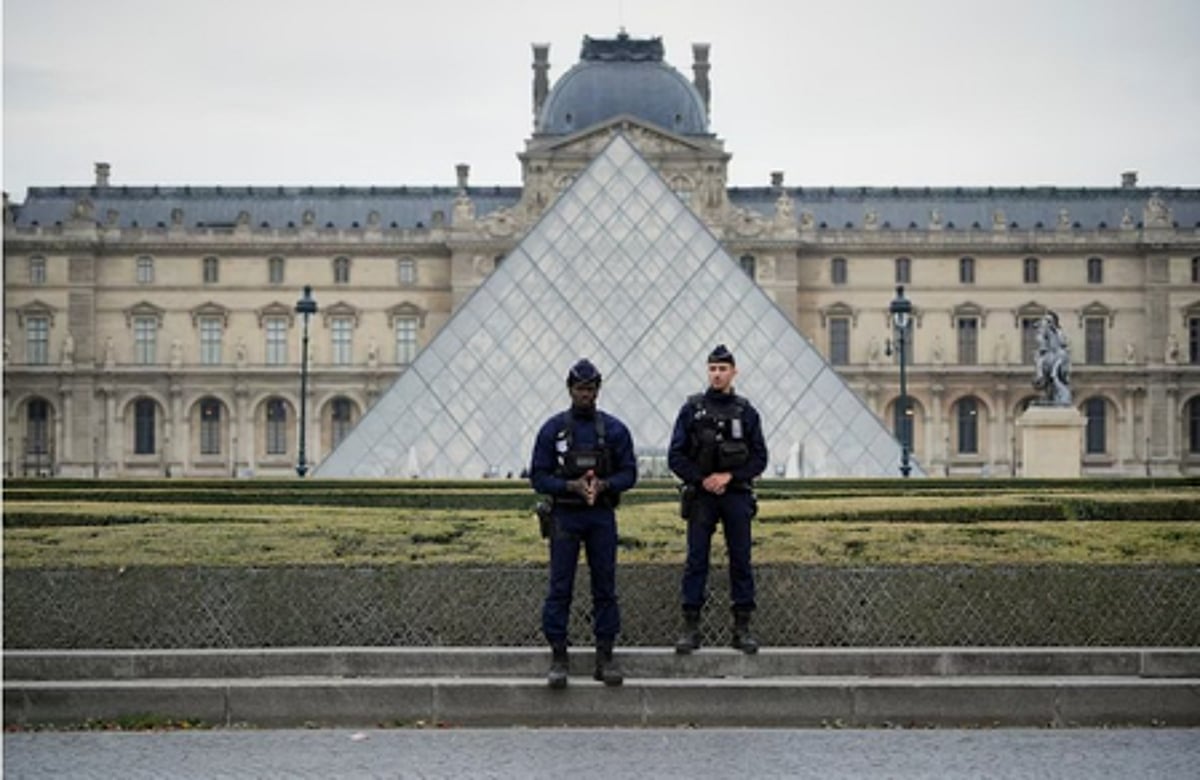 Louvre Heist Sparks Theories of Stunt or Real Theft