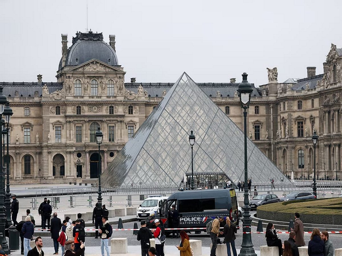 Louvre Museum Heist Shocks Visitors and Authorities
