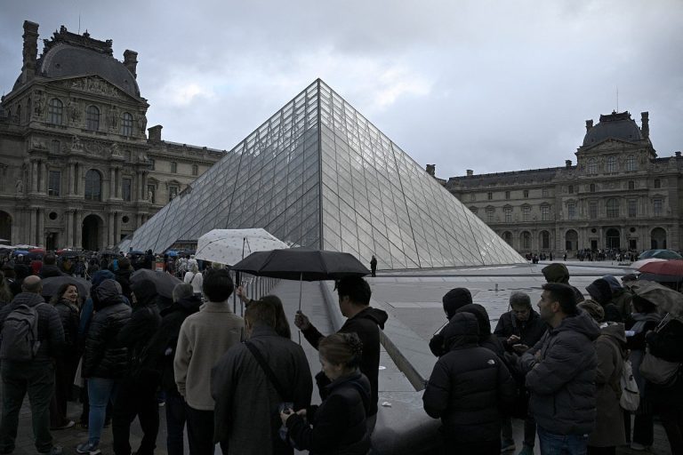 Louvre Museum Heist: Thieves Steal Royal Jewelry in Daylight