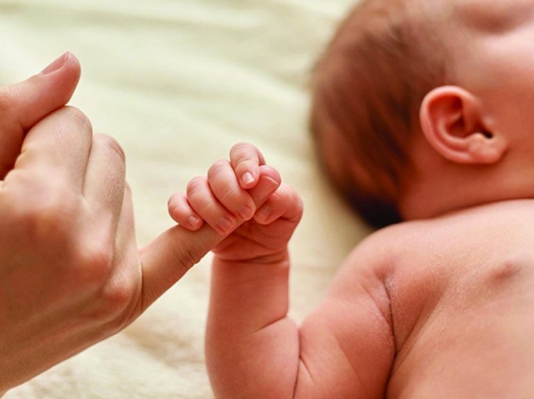Maternity Leave Support for Emirati Mothers in Abu Dhabi