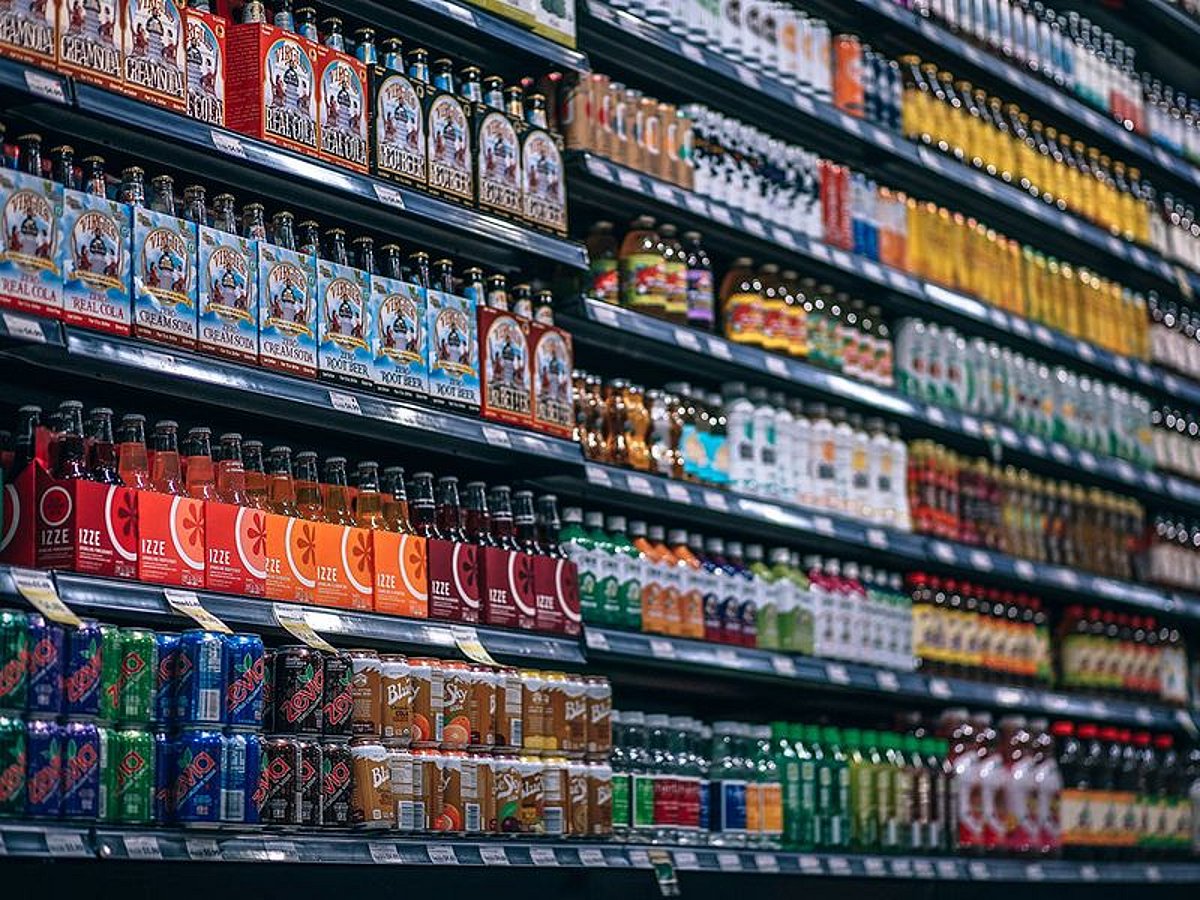 Oman Delays Digital Tax Stamp for Beverages to 2026