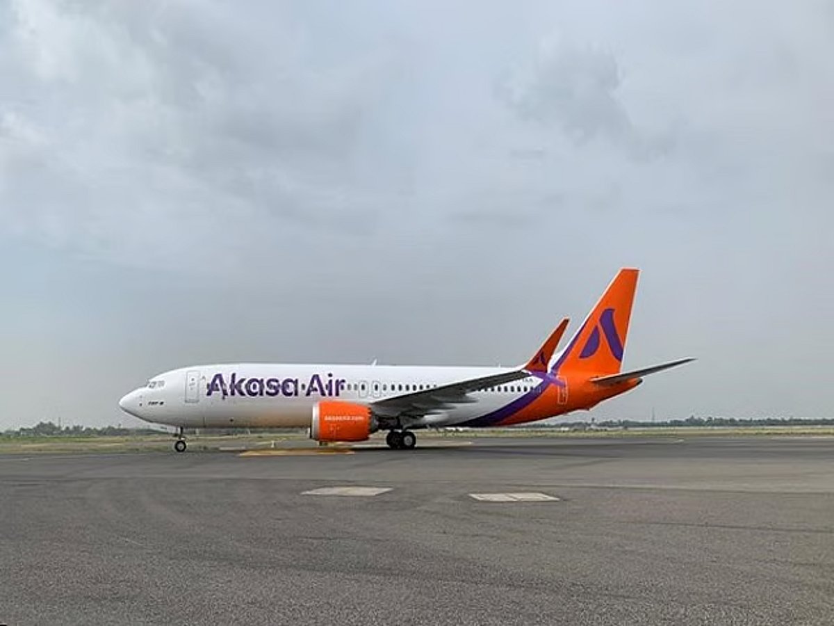 Passenger Detained After Emergency Exit Attempt on Akasa Air