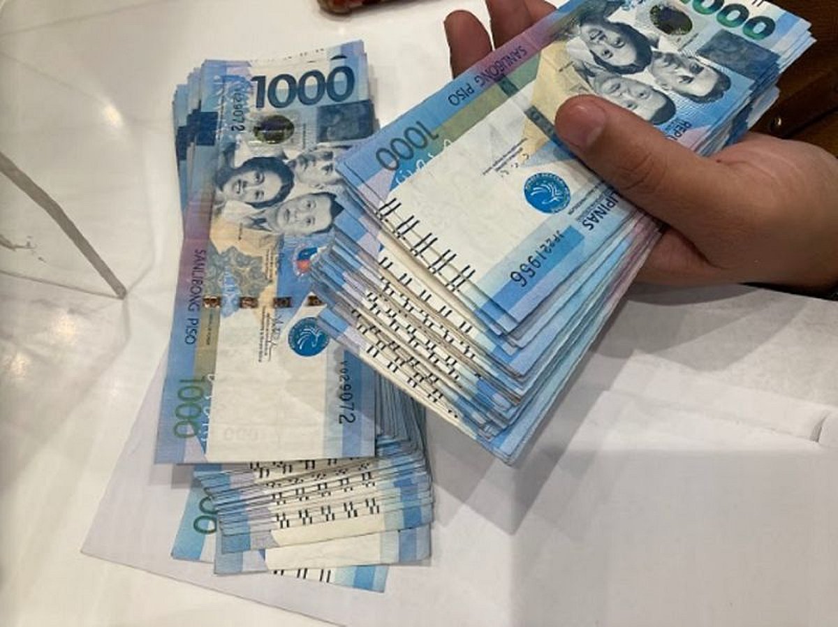 Philippine Peso Hits Three-Year Low Amid Corruption Scandal