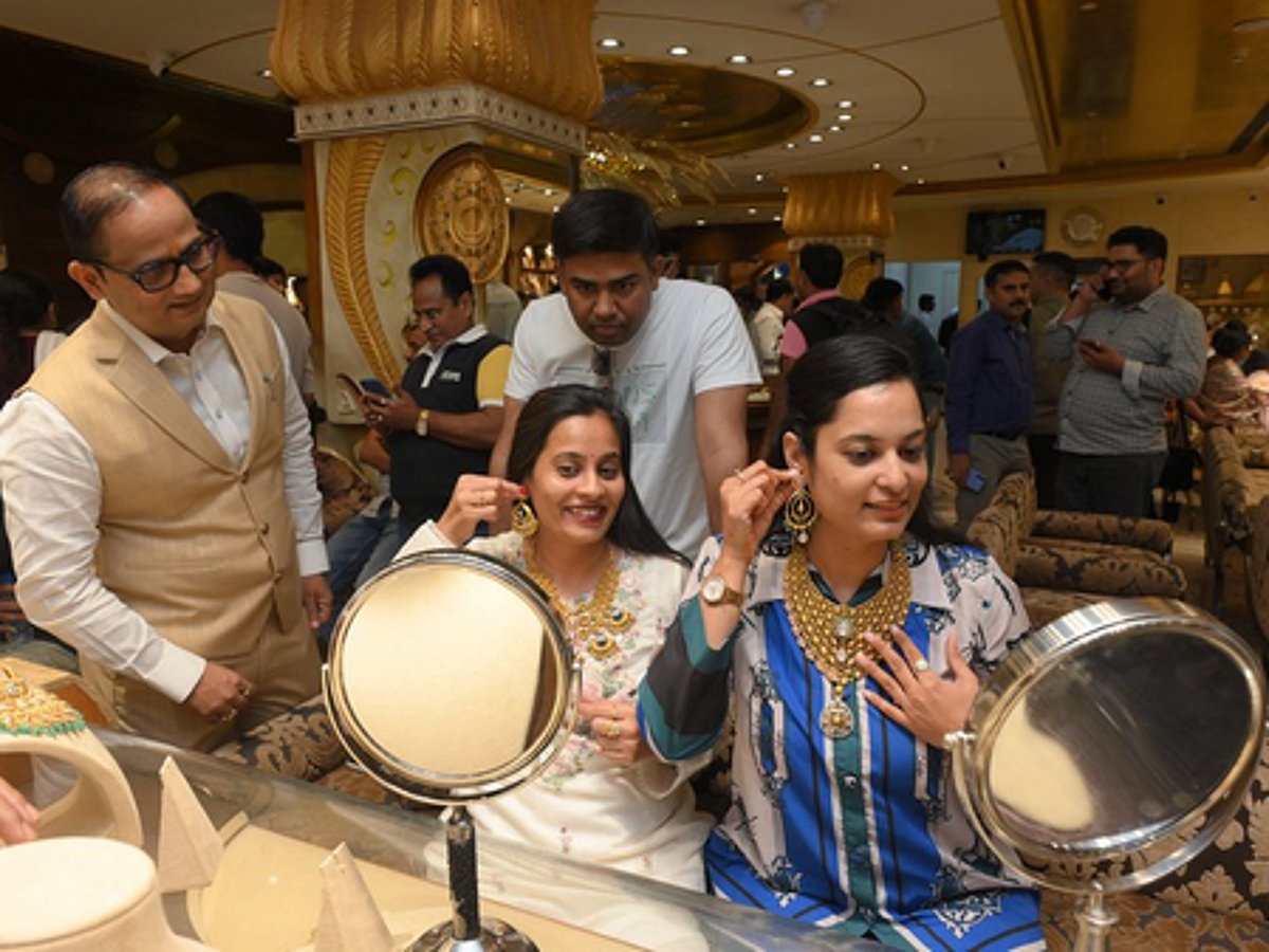 Record Gold Prices in Dubai: Key Factors Explained