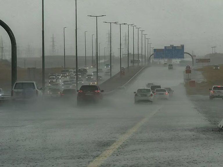 Severe Weather Alert: Heavy Rain and Thunderstorms in UAE