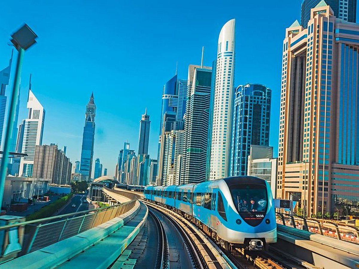 Sheikh Mohammed Highlights Daily Life on Dubai Metro