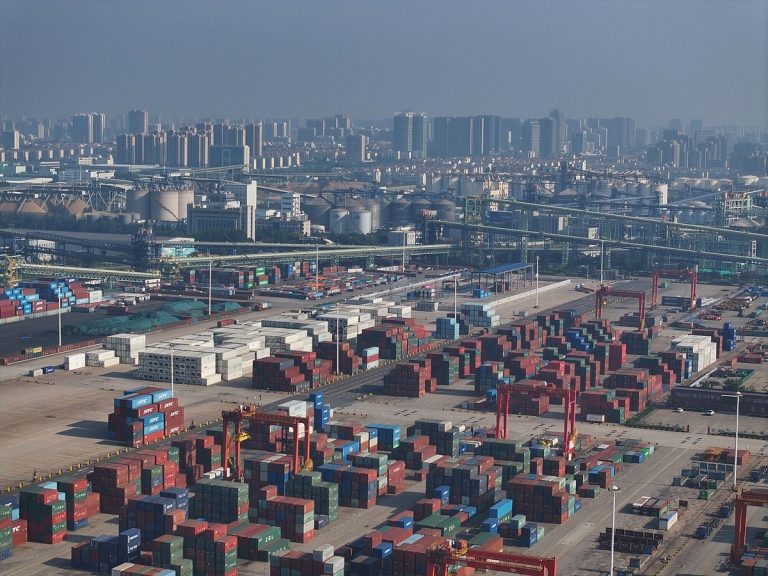 U.S. Imposes Fees on Chinese Ships Amid Trade Tensions