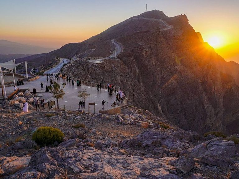 UAE Sees Notable Temperature Drop Ahead of Weekend