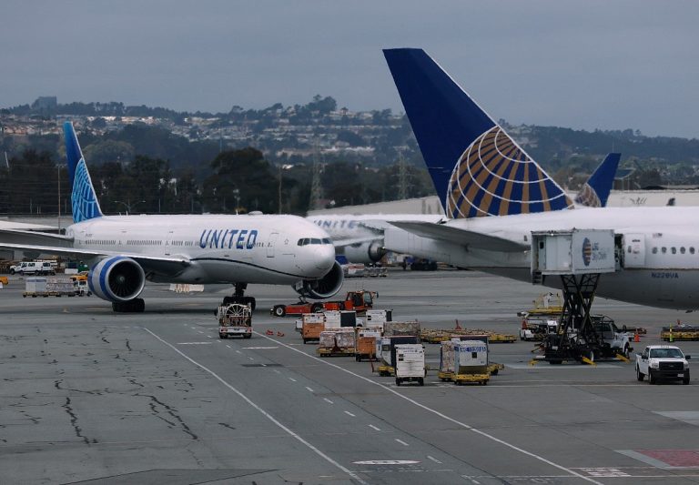 United Airlines Plane Collides at O'Hare, No Injuries Report