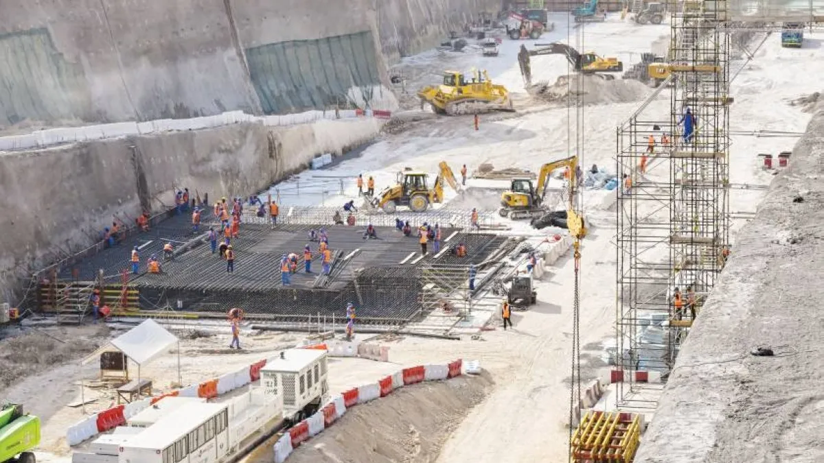Construction site of the Dubai Metro Blue Line project with machinery and workers.
