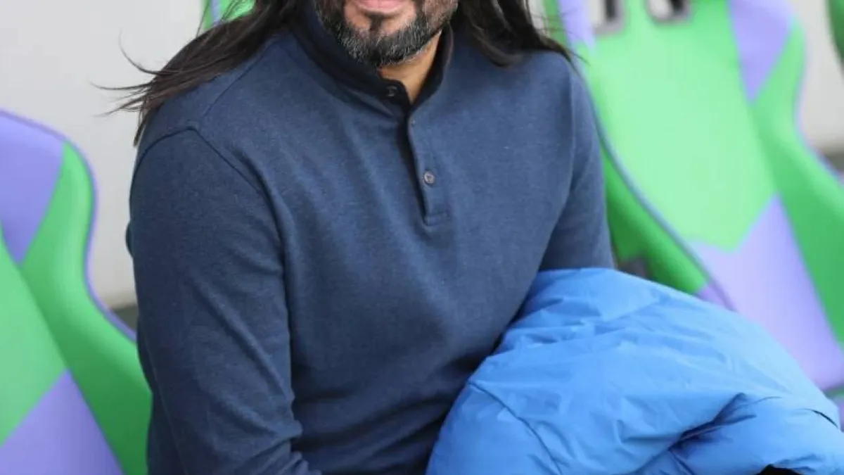 Karar Jassim during a football match, expressing frustration after a controversial decision.