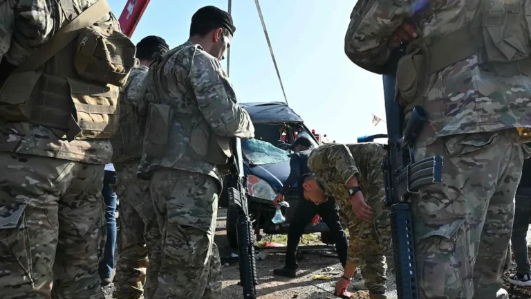 Lebanese soldiers conducting an operation in Beirut's southern suburbs.