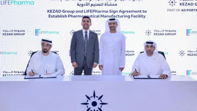 LIFEPharma executives signing MoU for new manufacturing platform in Abu Dhabi.