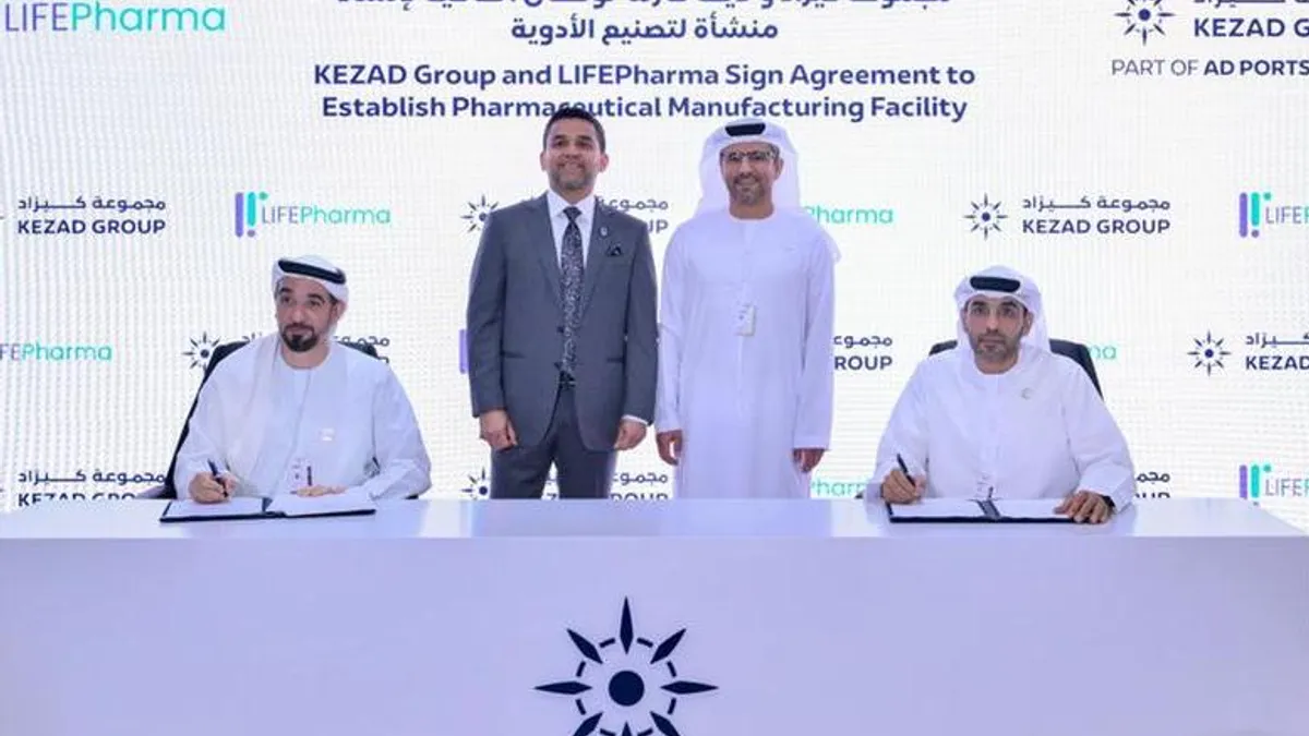 LIFEPharma executives signing MoU for new manufacturing platform in Abu Dhabi.