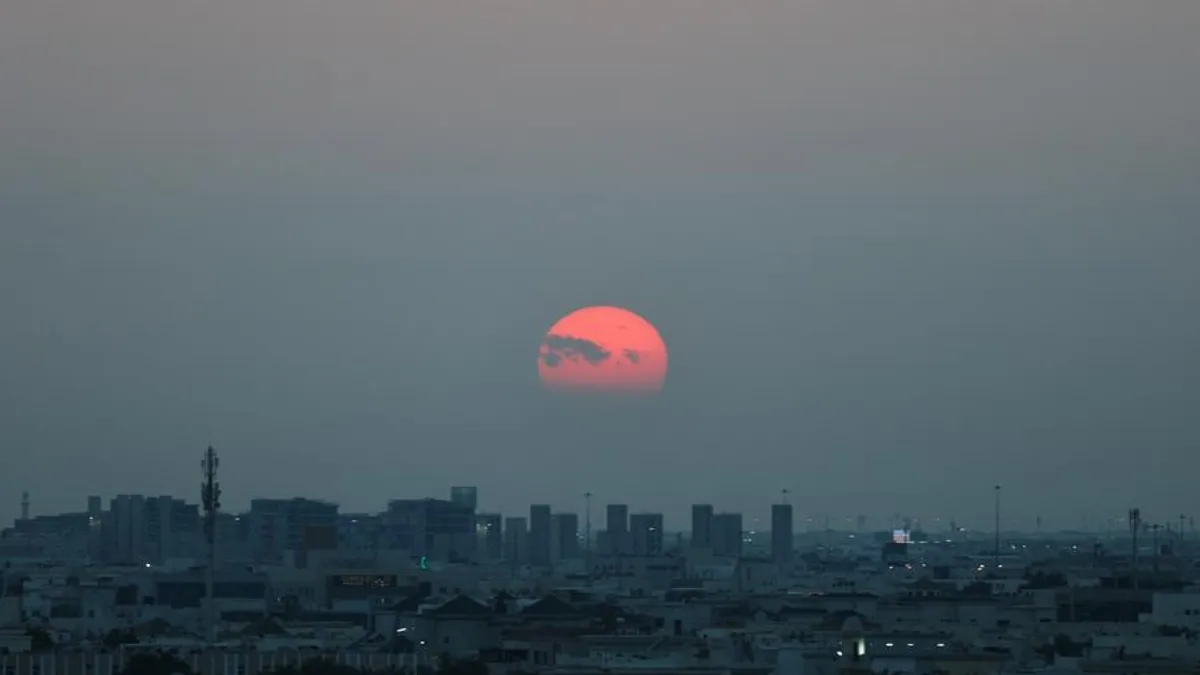 A sunny day in Doha with clear skies and hot temperatures.