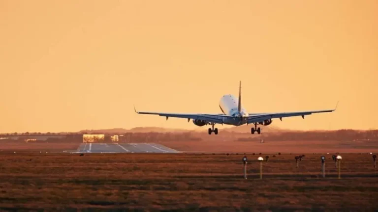 U.S. airlines facing rising fuel costs amid global market disruptions.